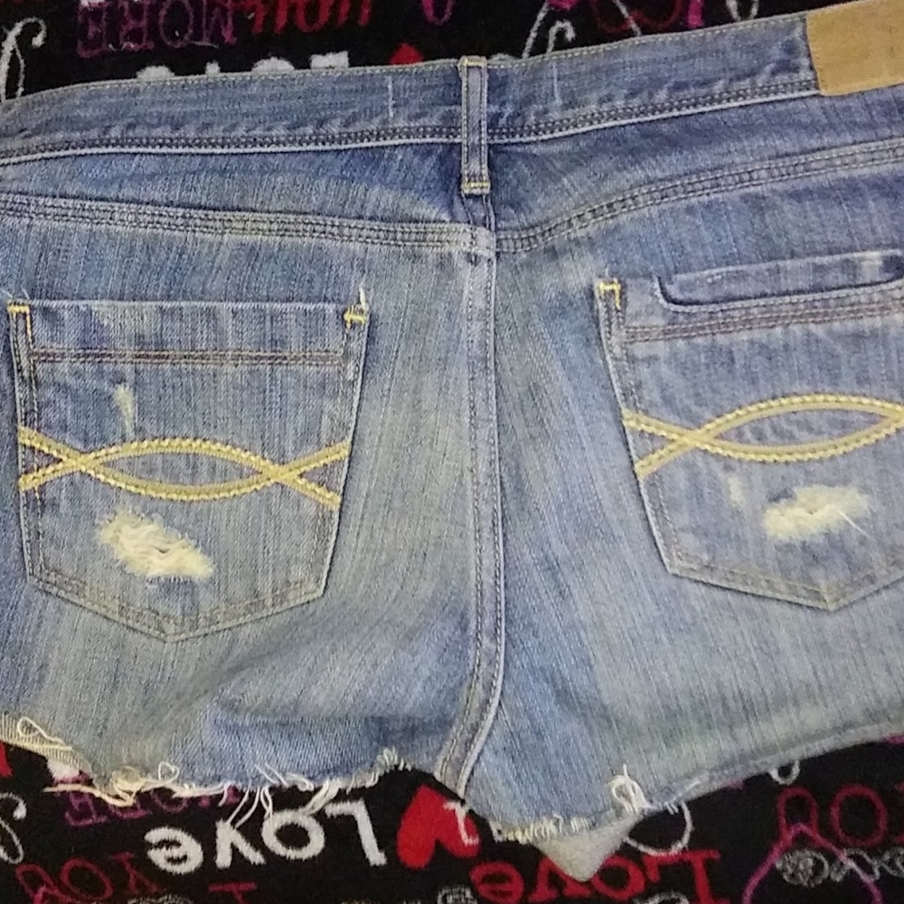 Women's Abercrombie&Fitch shorts - Picture 4 of 5